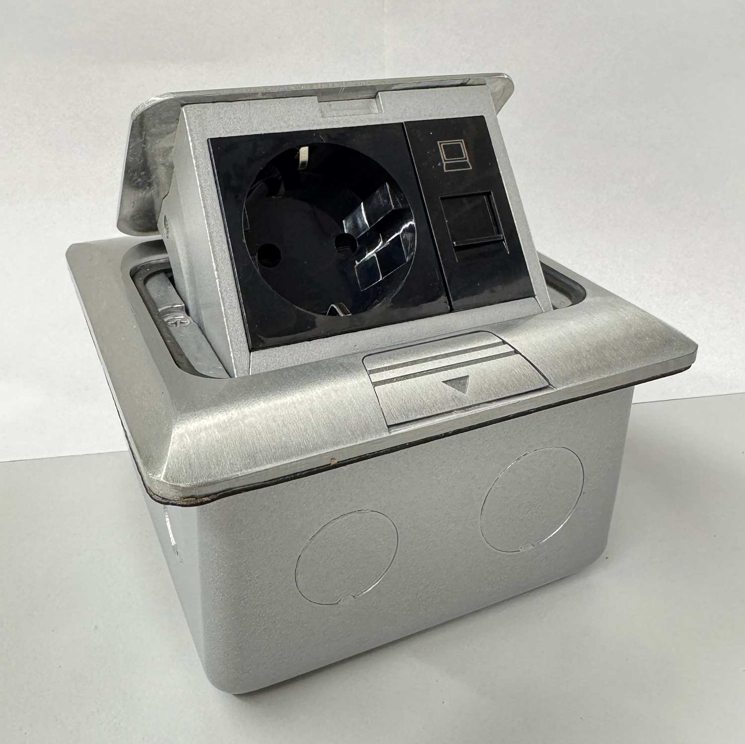 Напольный люк Feilifu на 3 модуля, цвет Алюминий — изображение 2