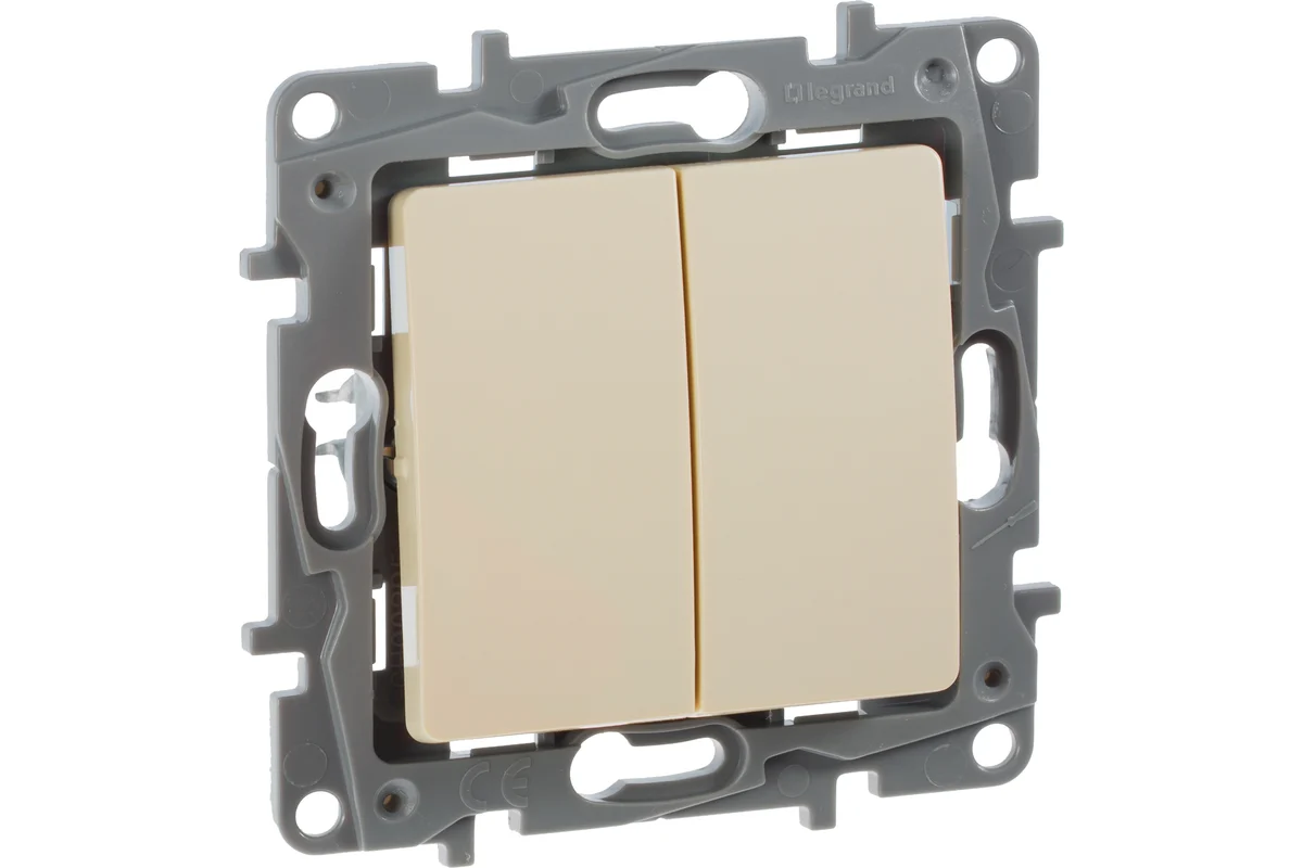 Выключатель двухклавишный Legrand Etika 10А с винтовыми зажимами, цвет слоновая кость