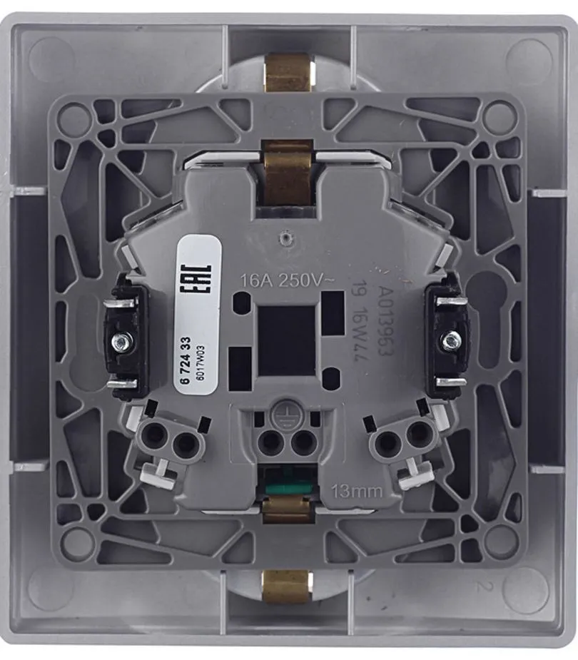 Двойная розетка Legrand Etika 2×2К+З автоматическая с шторками, цвет алюминий — изображение 3