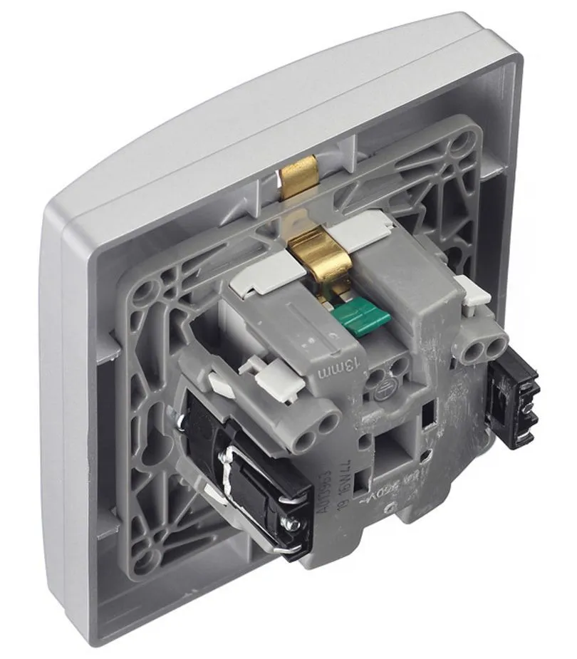 Двойная розетка Legrand Etika 2×2К+З автоматическая с шторками, цвет алюминий — изображение 2