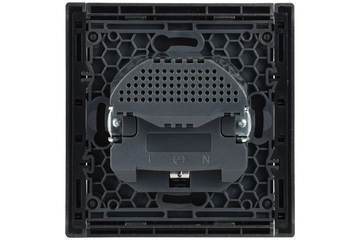 Розетка FORTEPIANO 16А с 2xUSB (Type A+C) 3.1А, с заземлением и шторками, цвет Сталь (FP545) — изображение 2